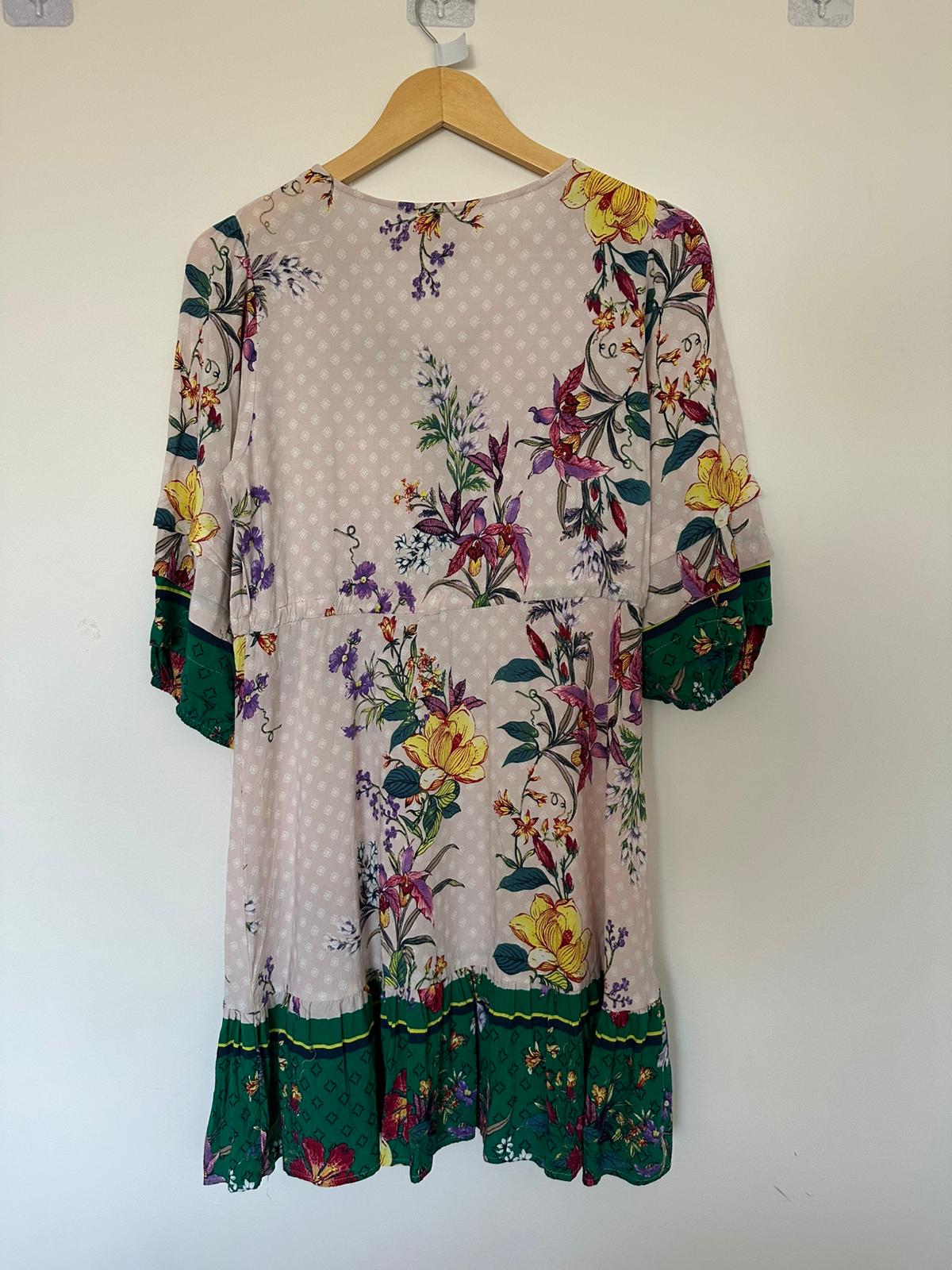 JAASE floral summer dress with green hem Size 8/10