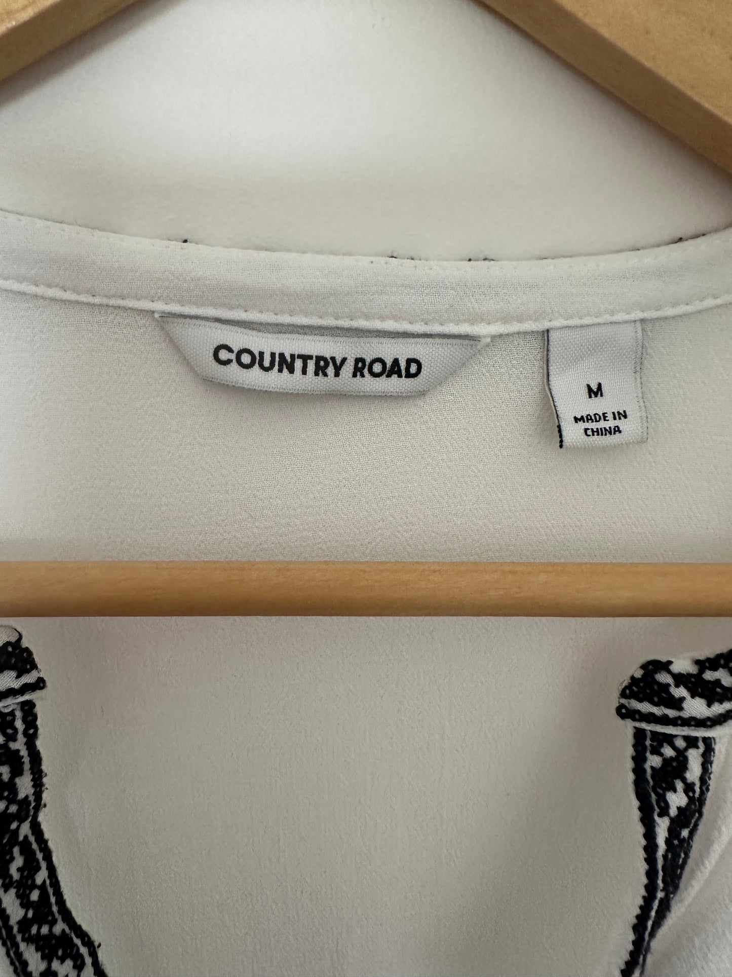COUNTRY ROAD Black embroidery blouse Size M