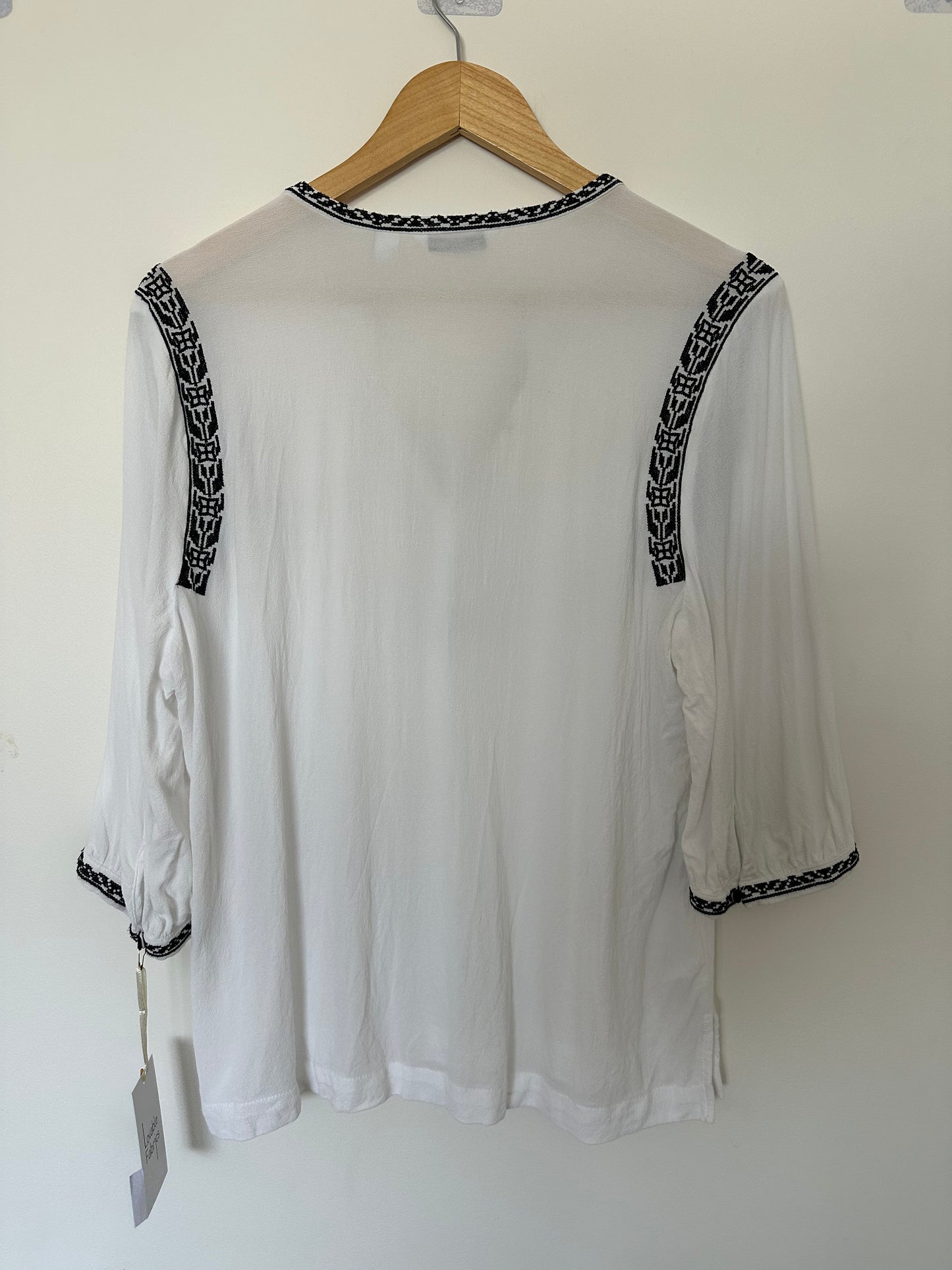 COUNTRY ROAD Black embroidery blouse Size M