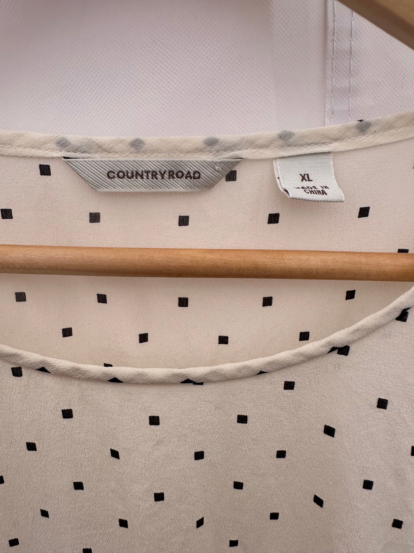 COUNTRY ROAD Silk top Size XL